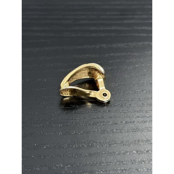 Vintage 80s Monet Gold-Tone & Navy Blue Classic Geometric Design Clip-On Earring - Picture 2 of 3